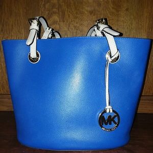 Blue Micheal Korrs medium size purse